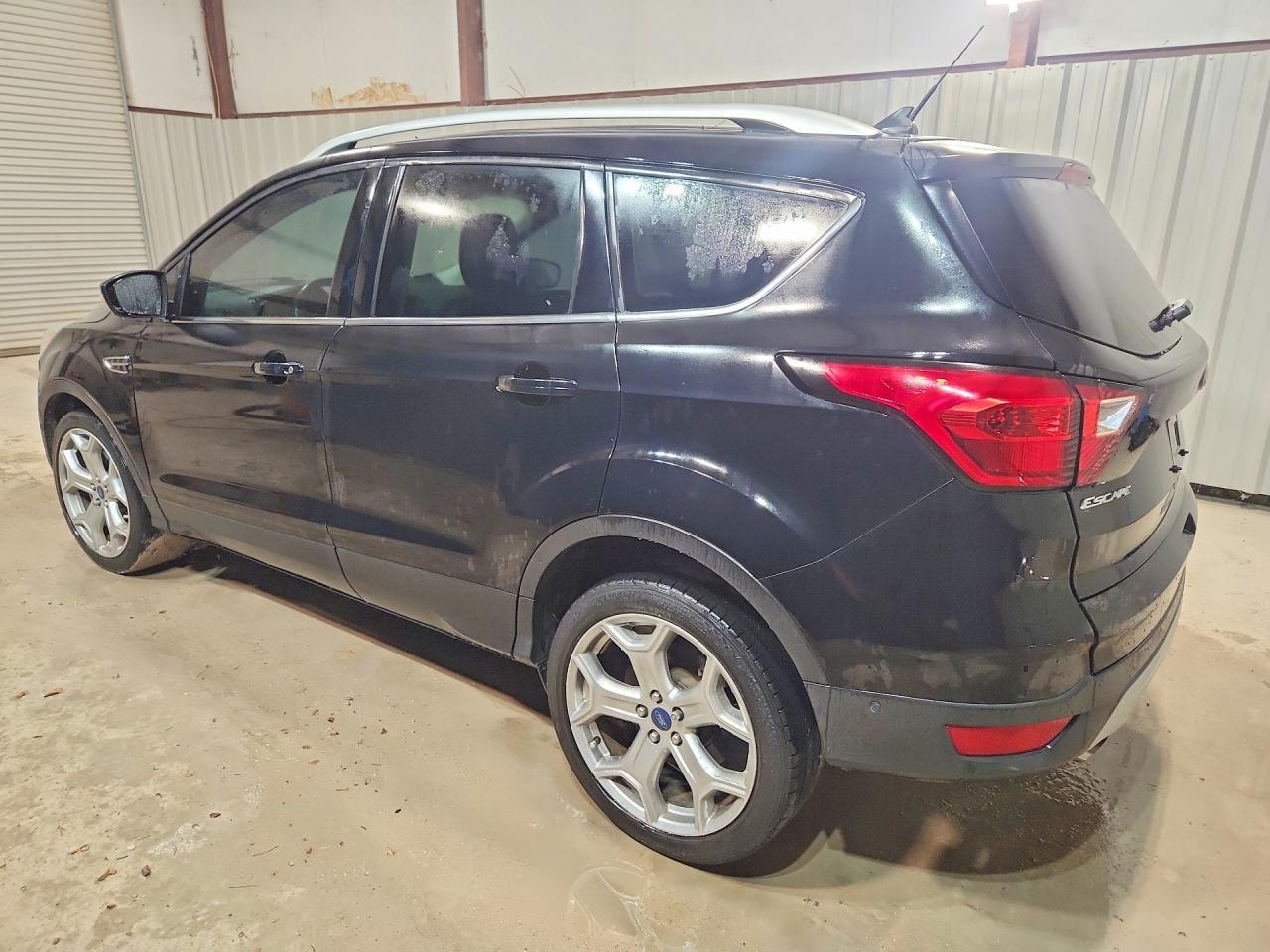 2019 Ford Escape Titanium - zdjęcie 2
