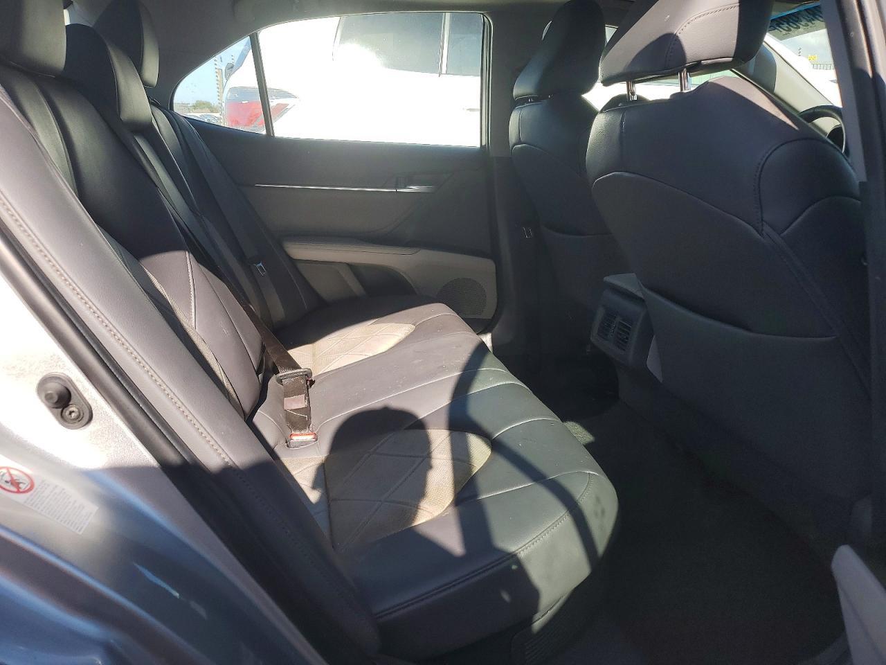 2018 Toyota Camry Hybrid - zdjęcie 10