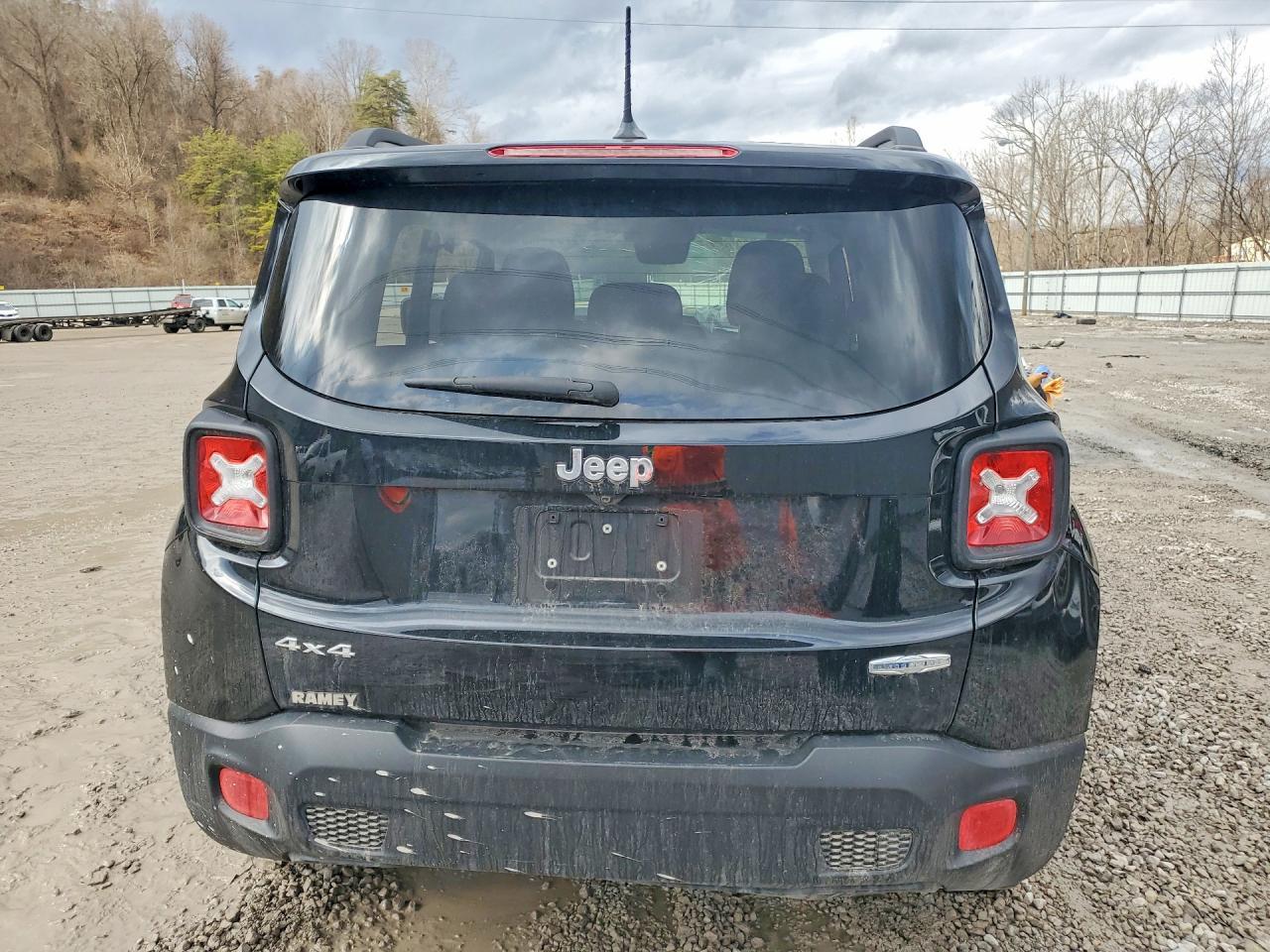 2016 Jeep Renegade Latitude - zdjęcie 6
