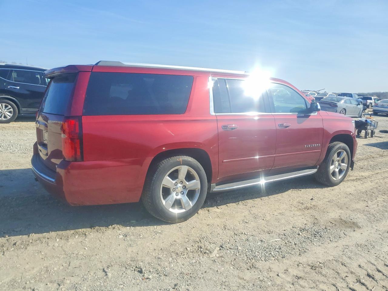 2017 Chevrolet Suburban - zdjęcie 3