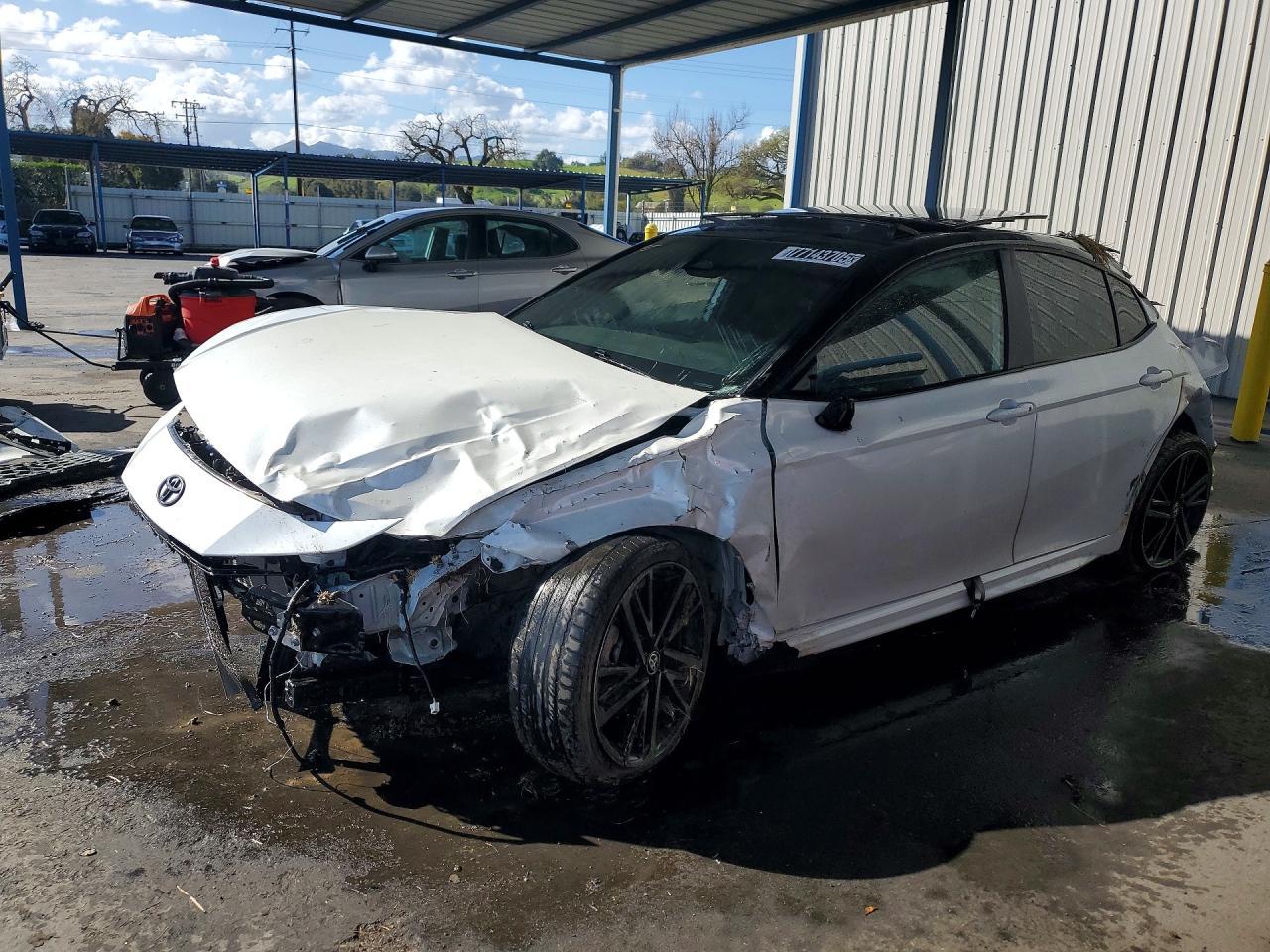 2025 Toyota Camry Xse - zdjęcie główne