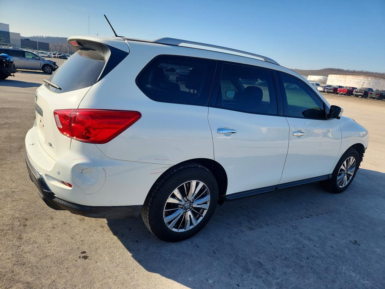 2018 Nissan Pathfinder S - zdjęcie 3