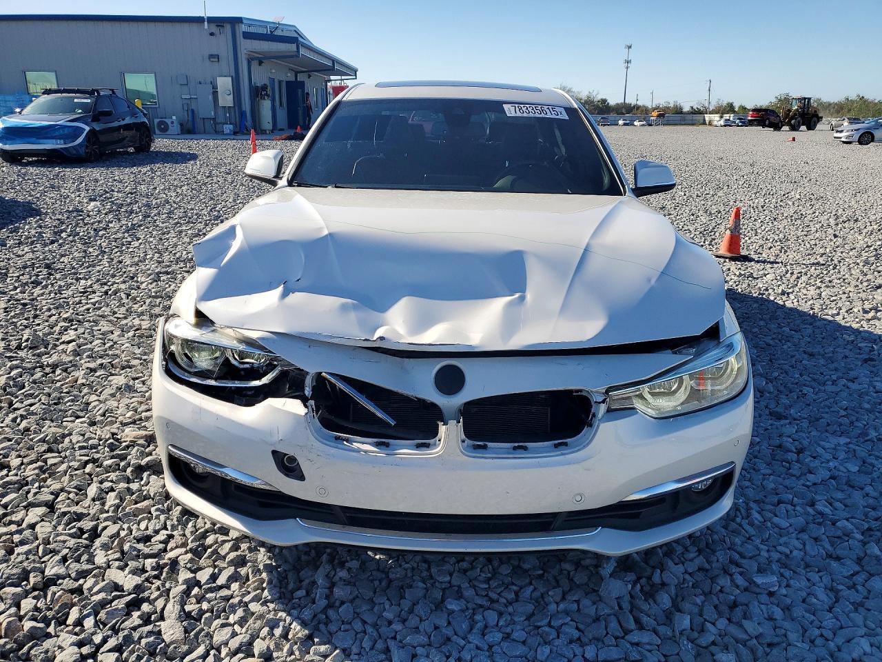 2017 BMW 330 I - zdjęcie 5