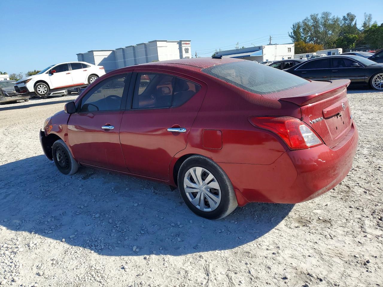 2014 Nissan Versa S - zdjęcie 2