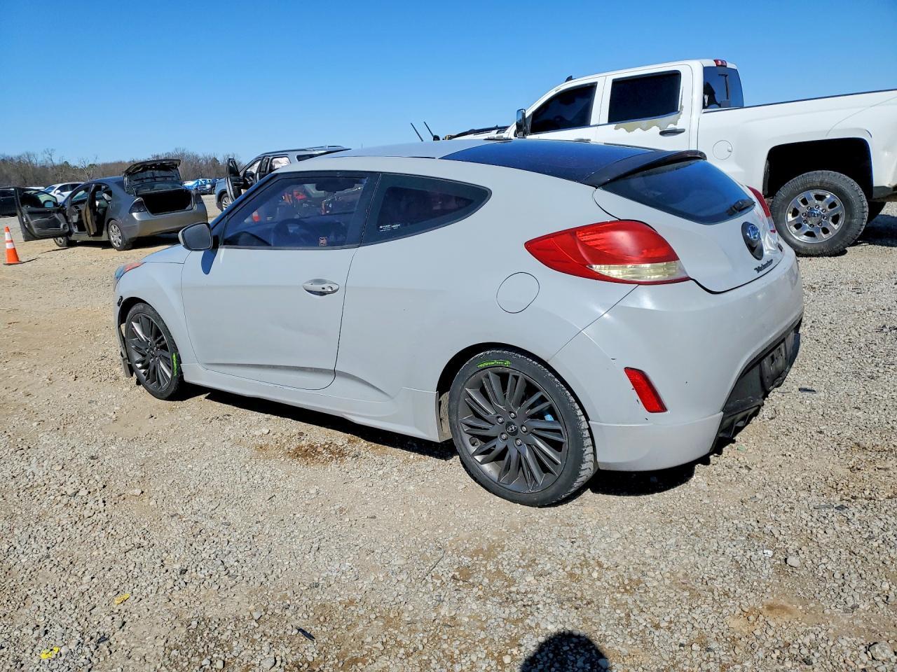 2013 Hyundai Veloster - zdjęcie 2
