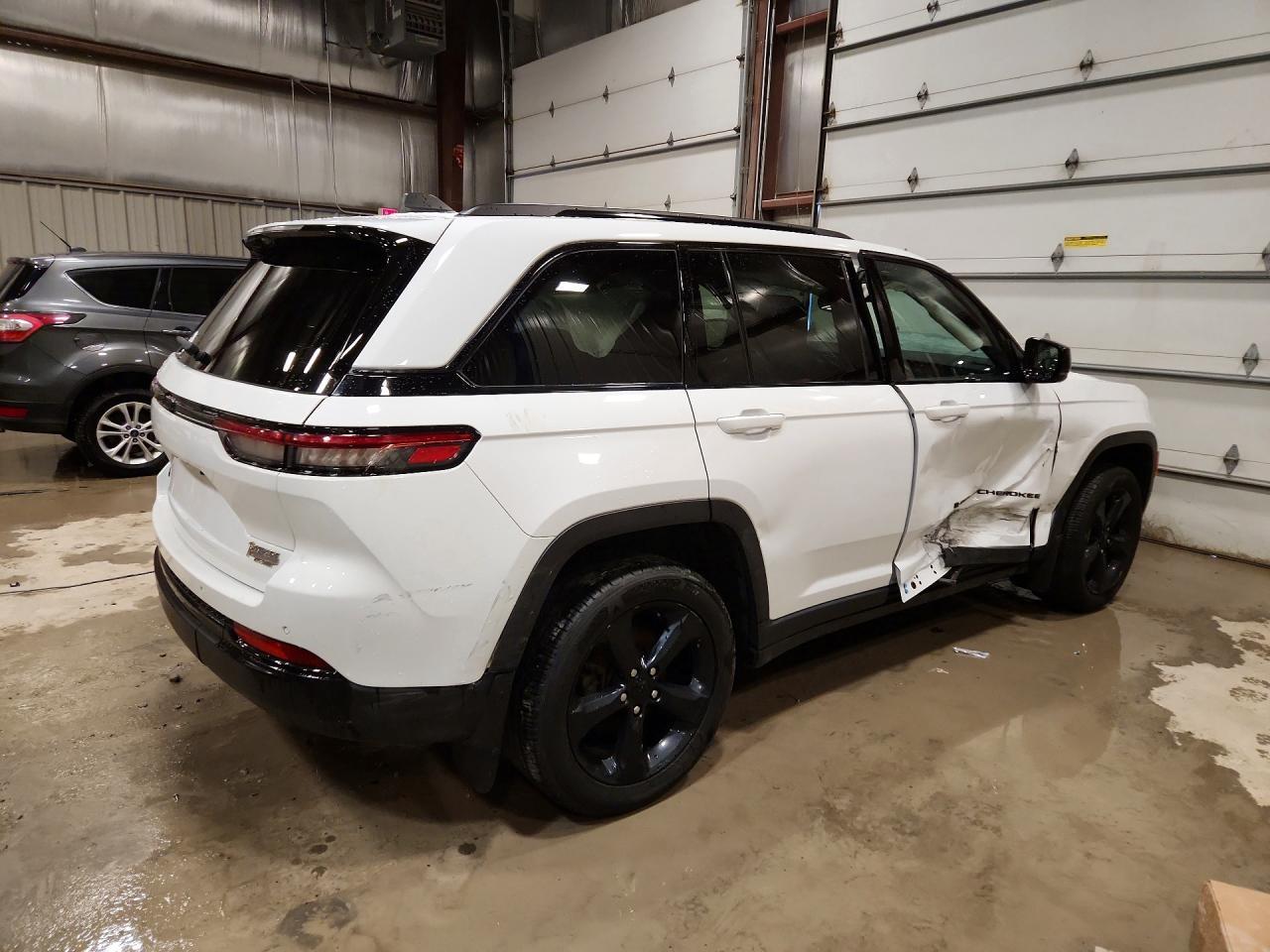 2023 Jeep Grand Cherokee Laredo - zdjęcie 3