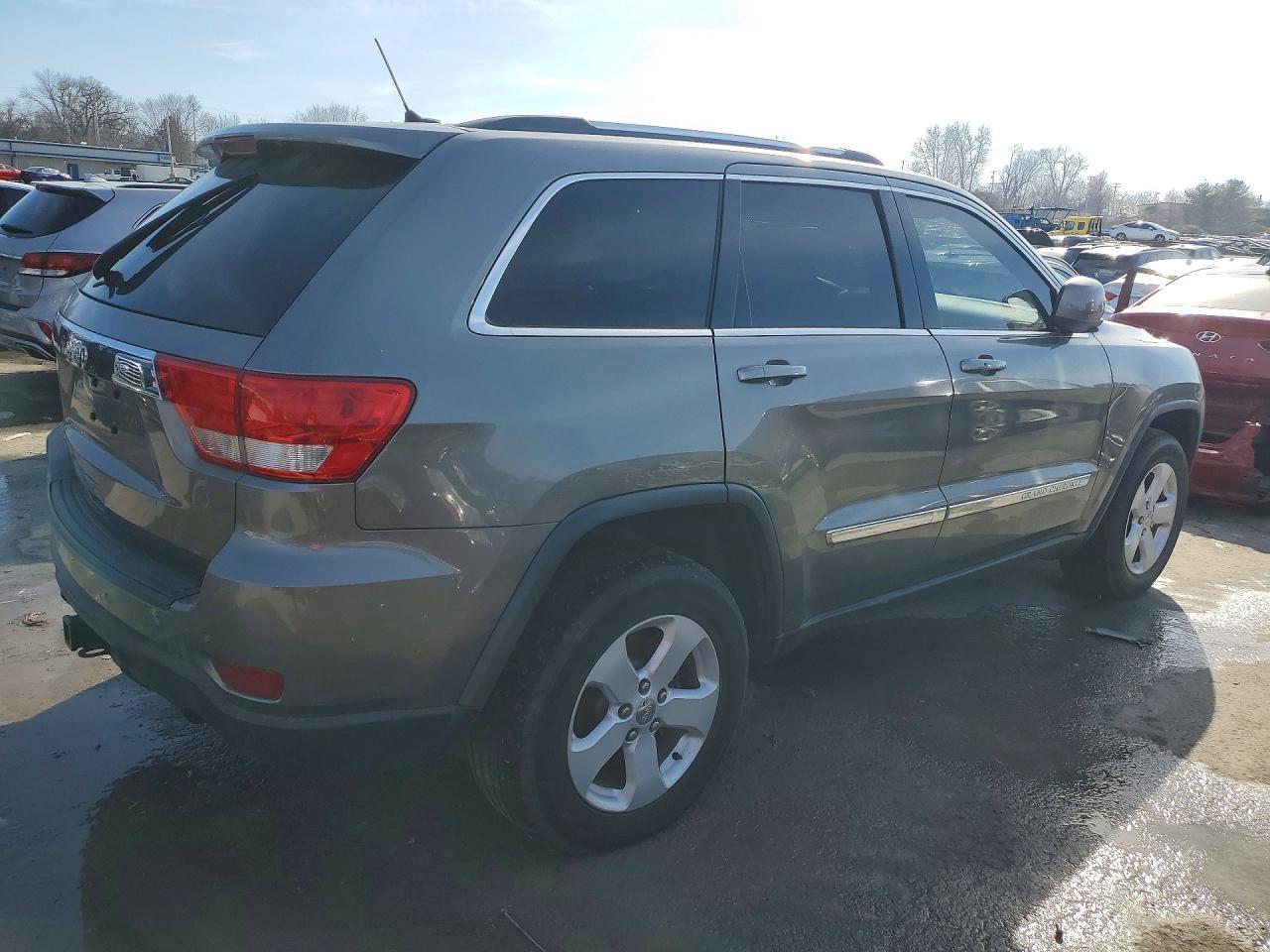 2013 Jeep Grand Cherokee Laredo - zdjęcie 3