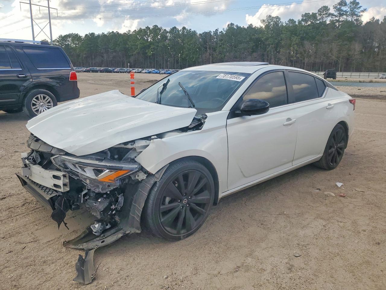 2022 Niss Altima Sr - zdjęcie główne