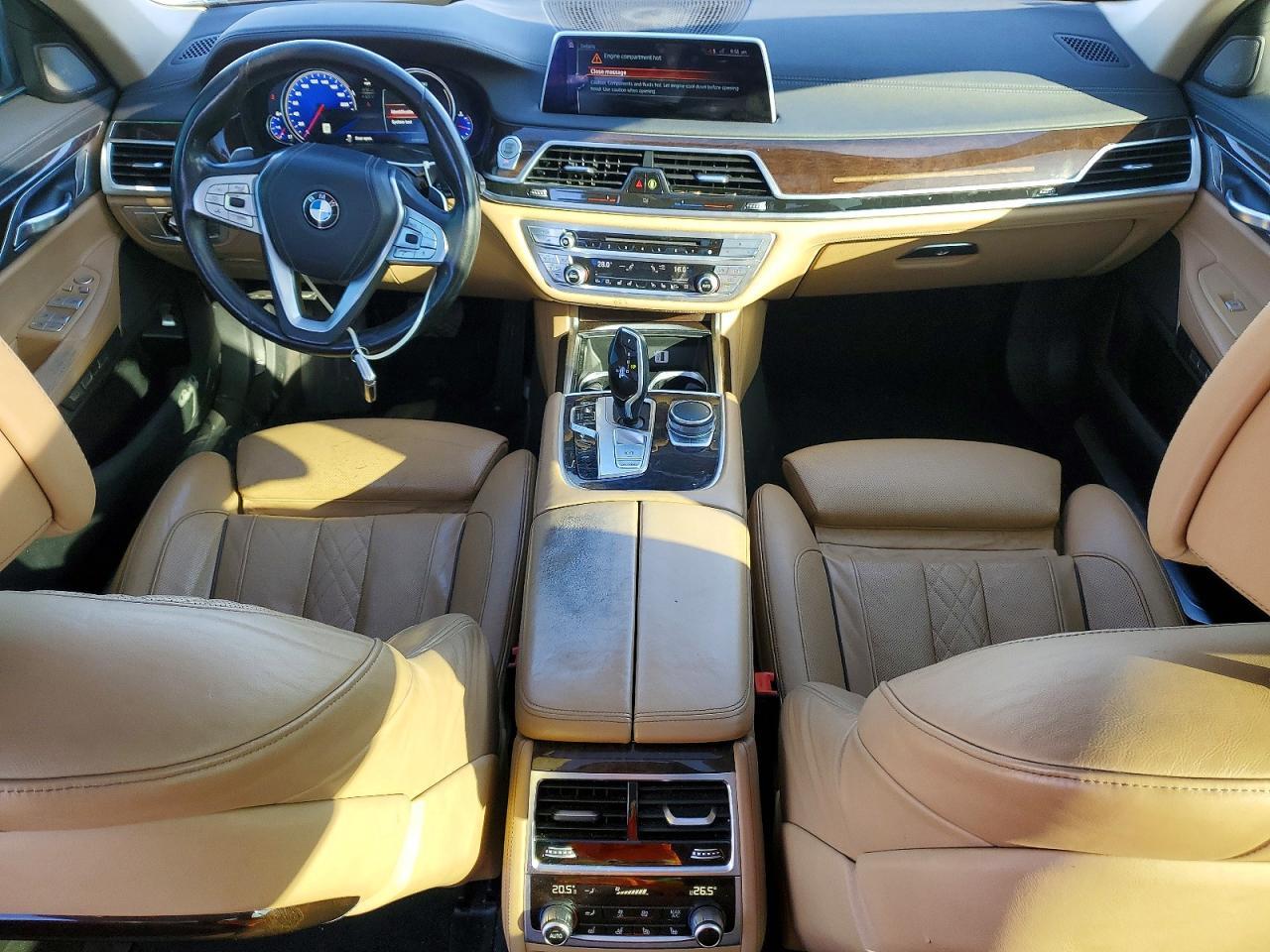 2016 BMW Seria 7 750i - zdjęcie 8