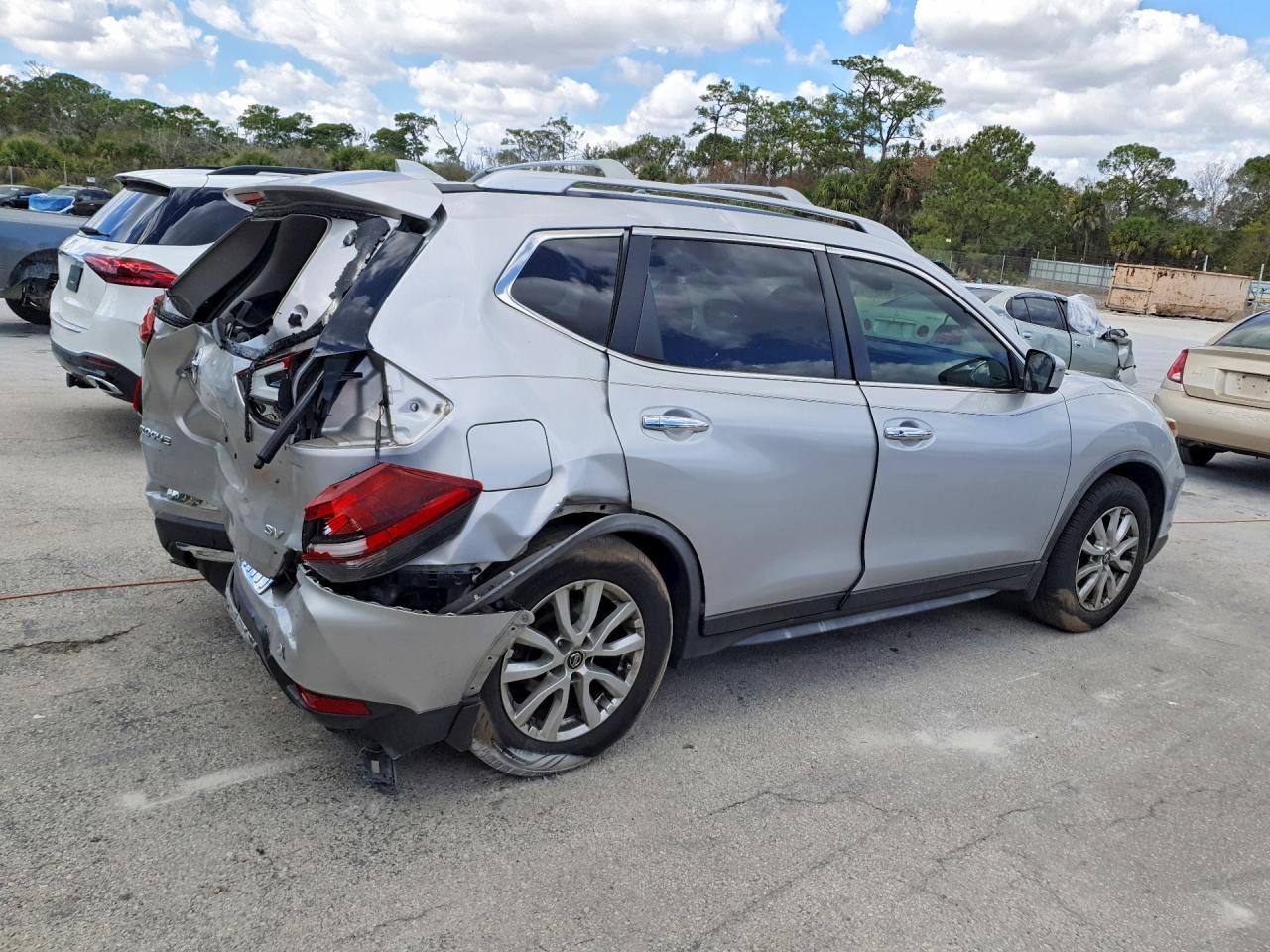 2020 Nissan Rogue Sv - zdjęcie 3