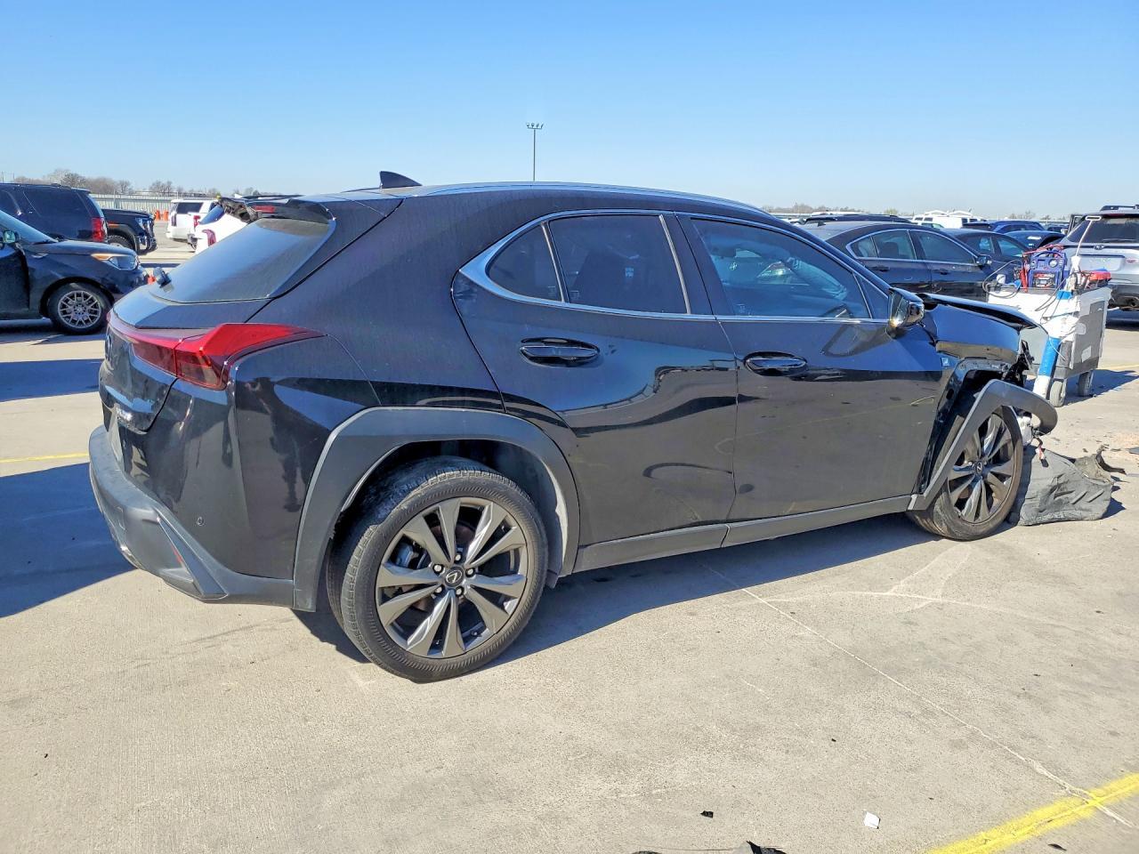 2021 Lexus Ux 200 - zdjęcie 3