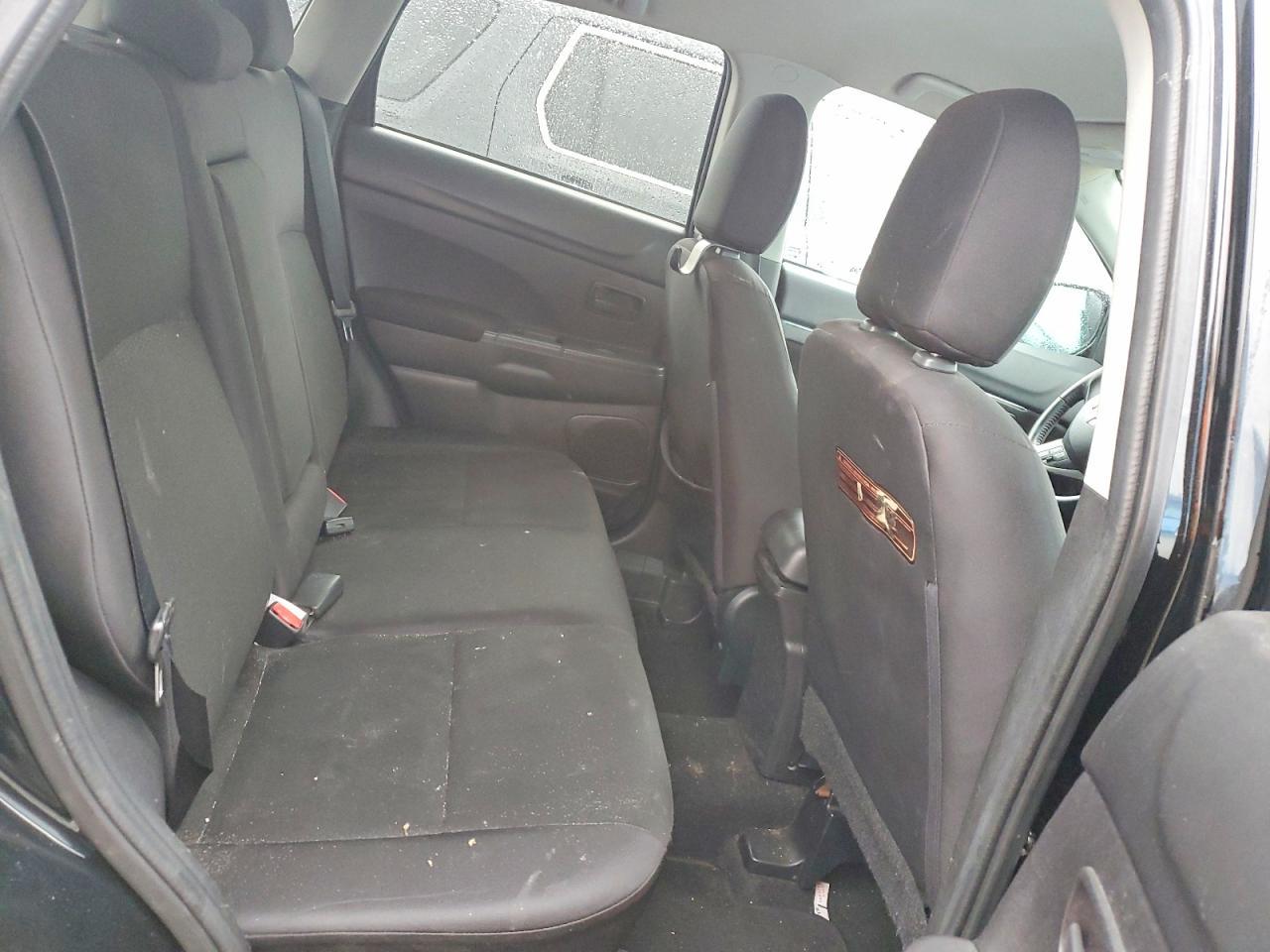 2014 Mitsubishi Outlander Sport Es - zdjęcie 10