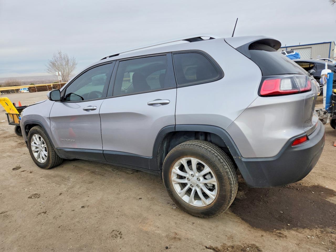 2021 Jeep Cherokee Latitude - zdjęcie 2