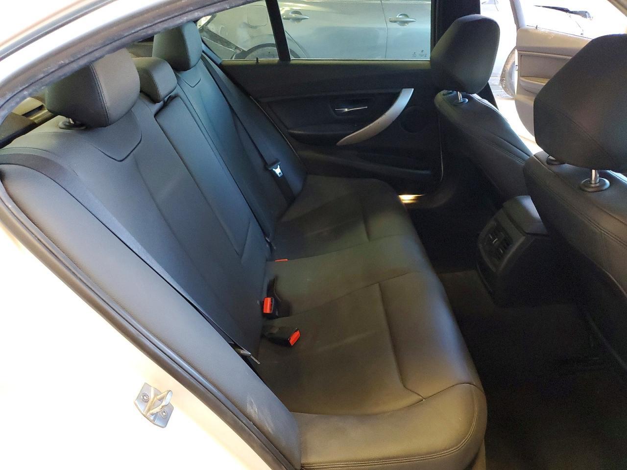 2015 BMW 320 I - zdjęcie 10