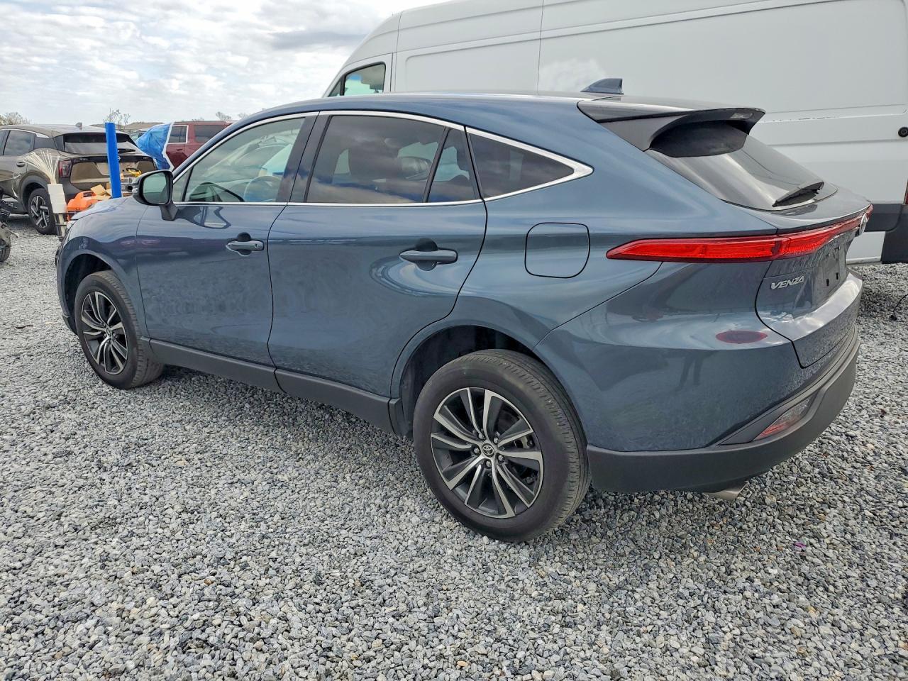 2024 Toyota Venza Le - zdjęcie 2