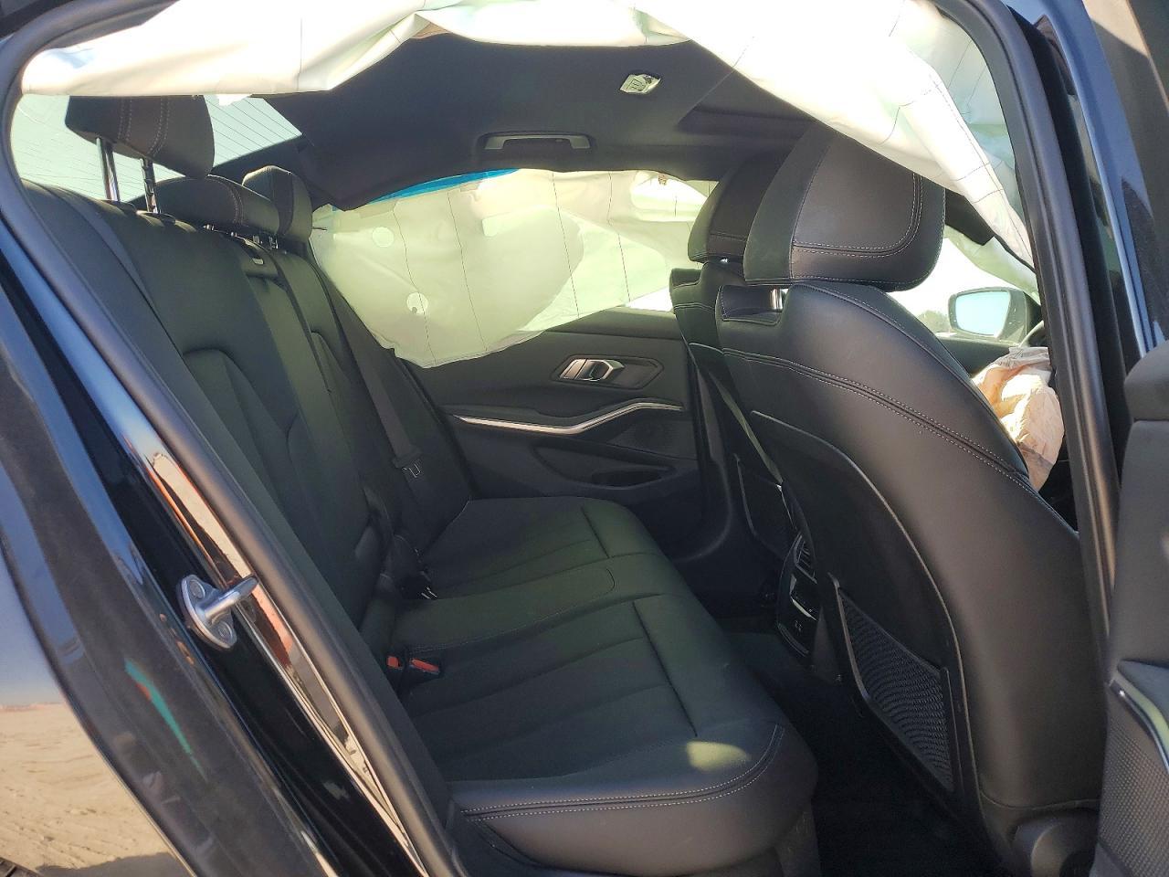 2023 BMW 330I - zdjęcie 10