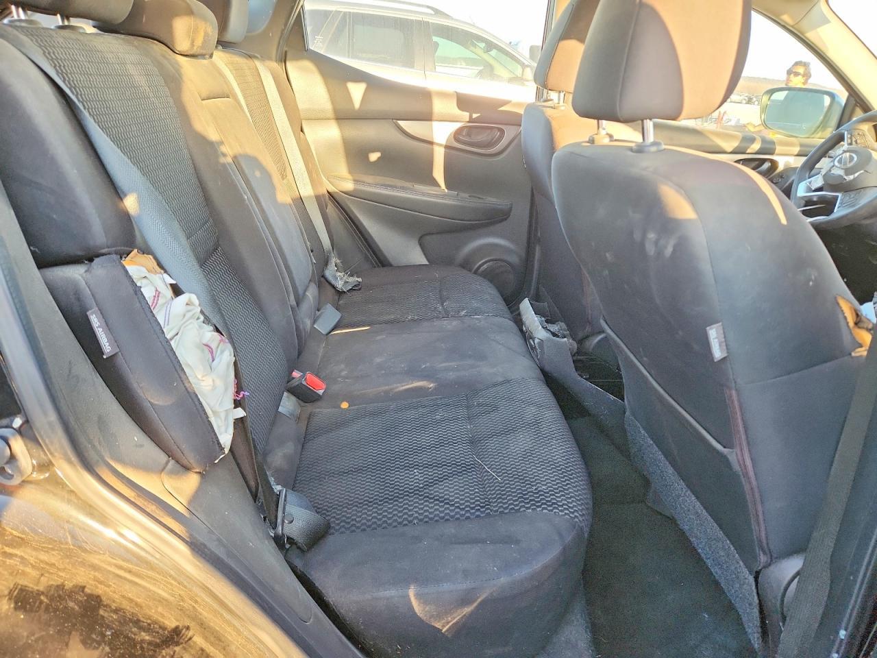 2021 Nissan Rogue Sport S - zdjęcie 11