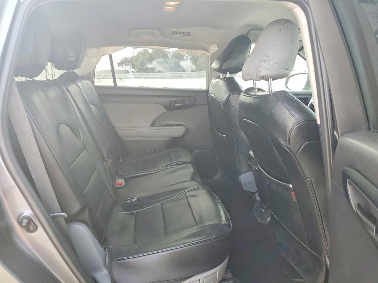 2021 Toyota Highlander L - zdjęcie 11