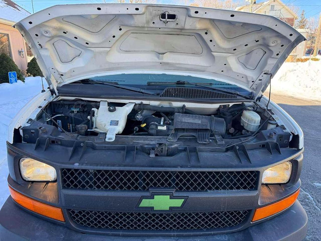 2015 Chevrolet Express G2500 - zdjęcie 9