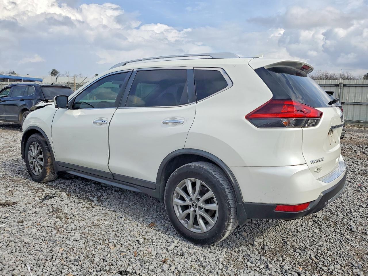 2018 Nissan Rogue Sv - zdjęcie 2