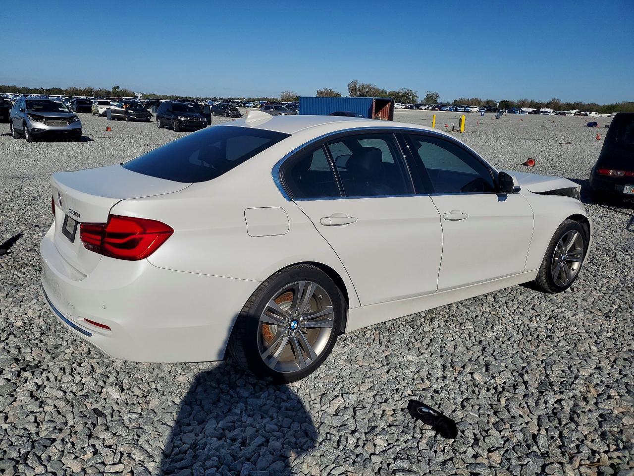 2017 BMW 330 I - zdjęcie 3