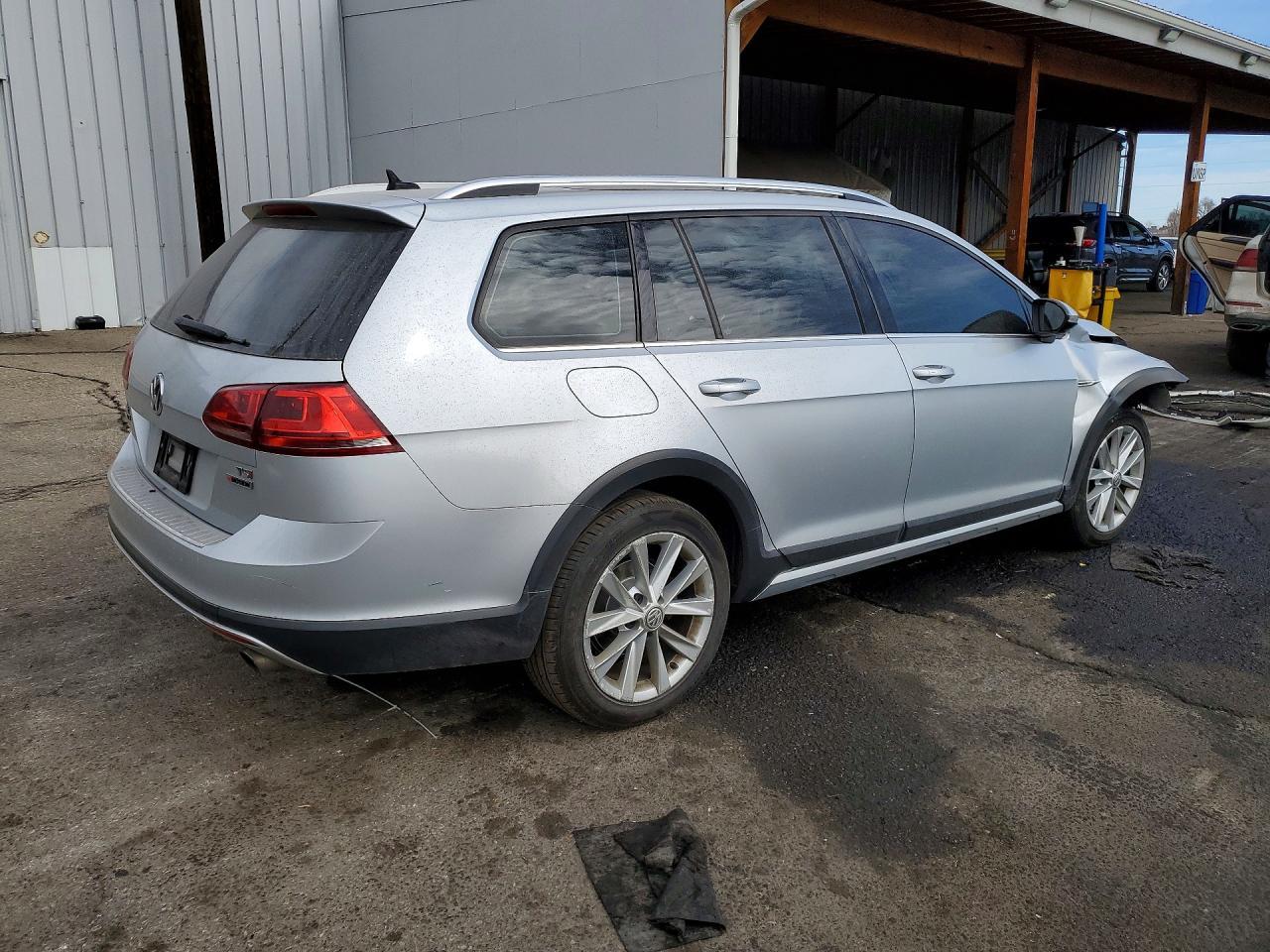 2017 Volkswagen Golf Alltrack S - zdjęcie 3