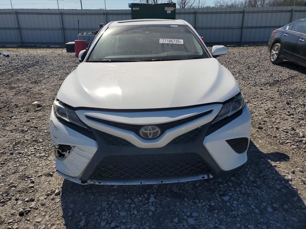 2019 Toyota Camry - zdjęcie 5