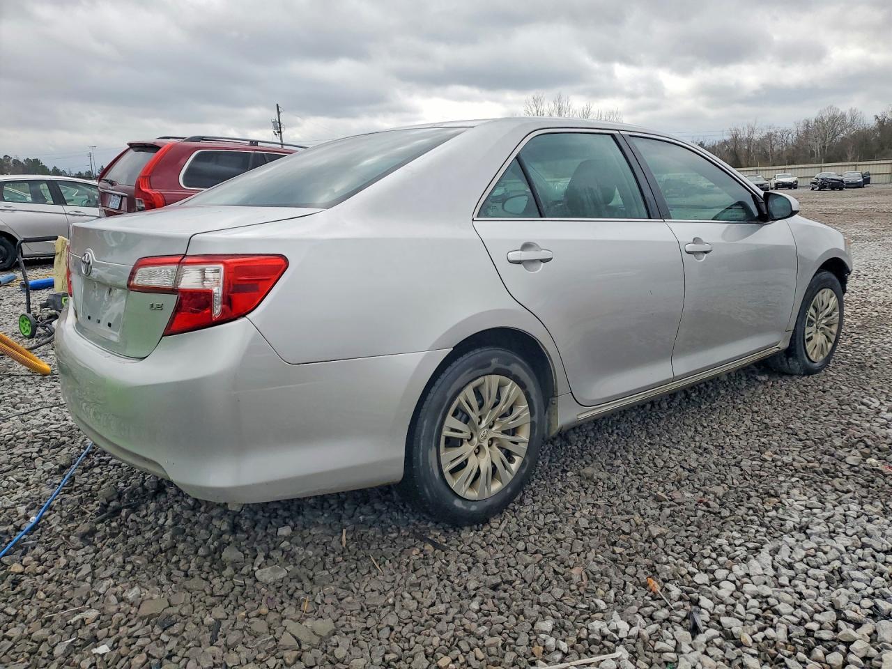 2013 Toyota Camry Le - zdjęcie 3
