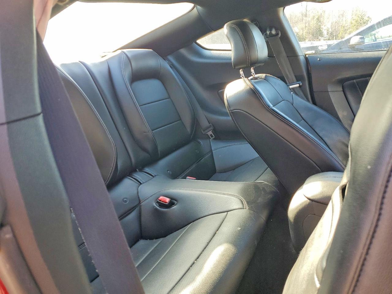 2016 Ford Mustang - zdjęcie 10