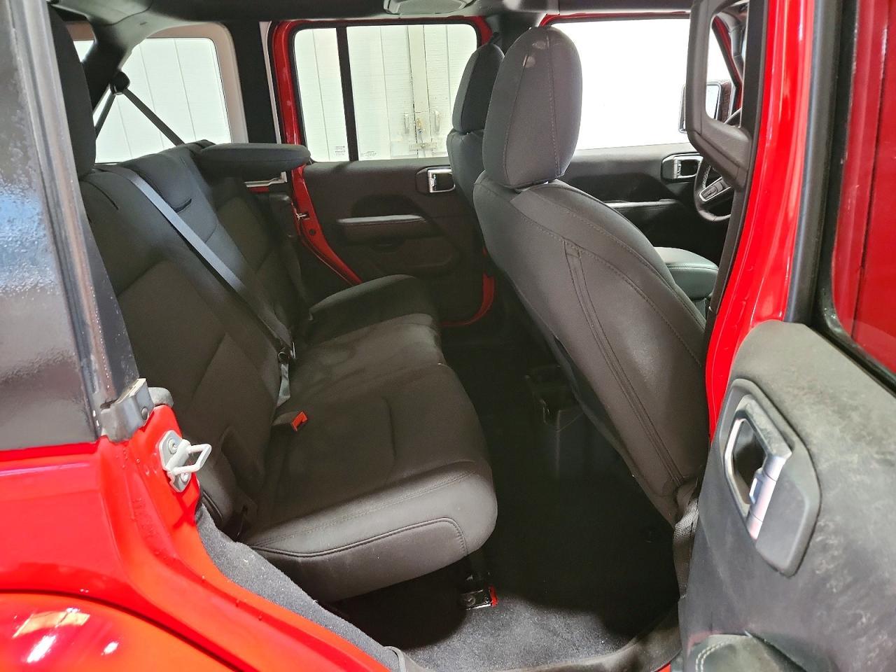 2023 Jeep Wrangler Sahara - zdjęcie 10