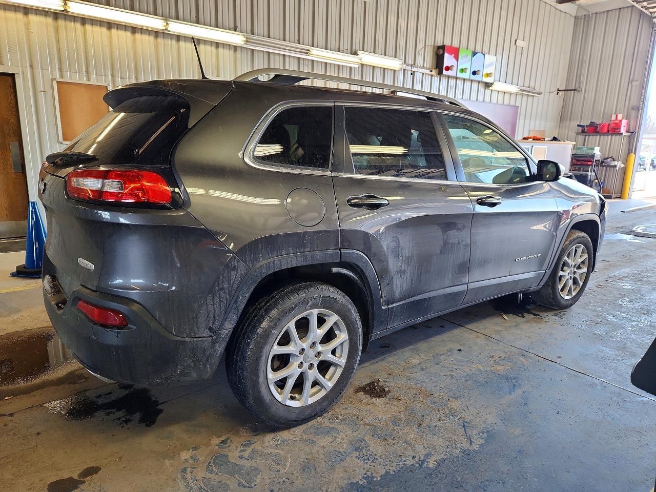 2016 Jeep Cherokee Latitude - zdjęcie 3