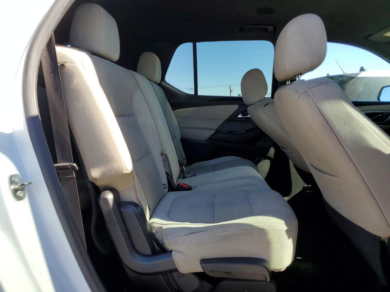 2022 Chevrolet Traverse Ls - zdjęcie 10