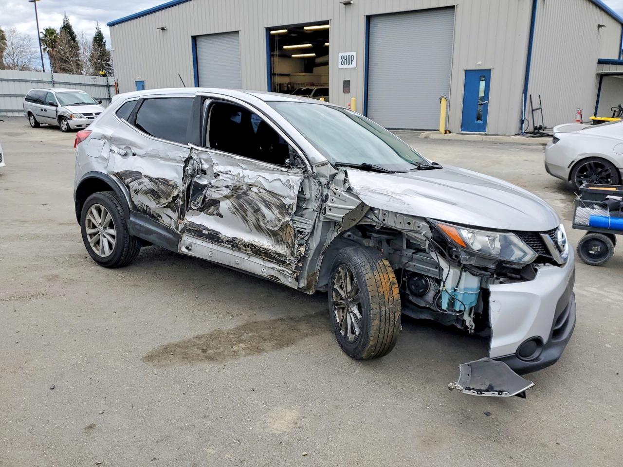 2017 Nissan Rogue Sport S - zdjęcie 4