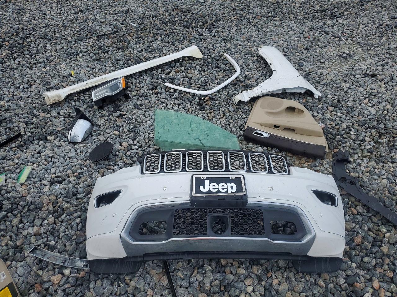2018 Jeep Grand Cherokee Overland - zdjęcie 13