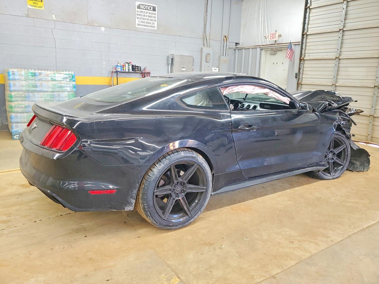 2015 Ford Mustang - zdjęcie 3