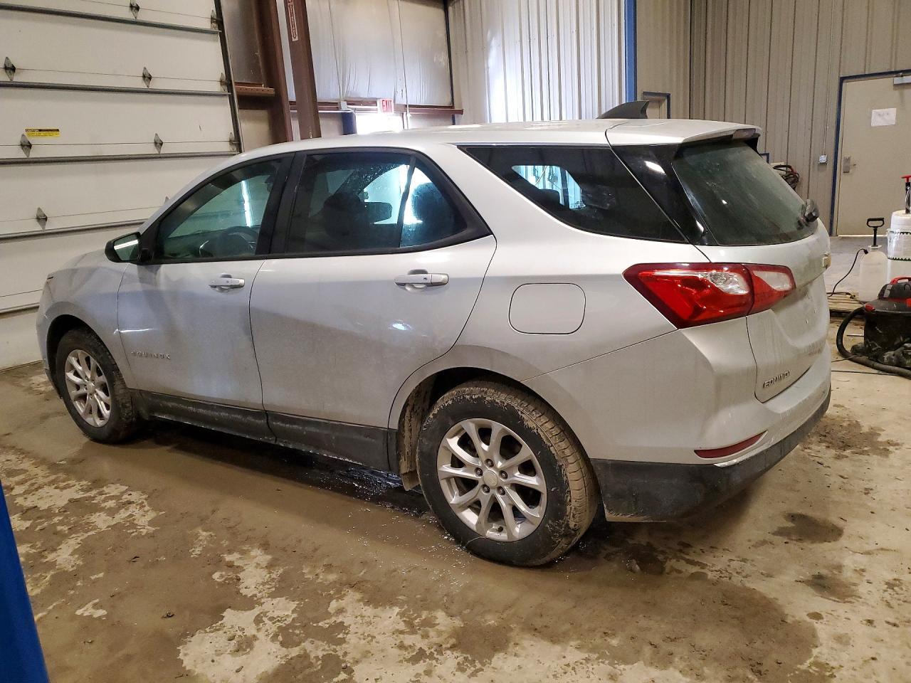 2018 Chevrolet Equinox Ls - zdjęcie 2