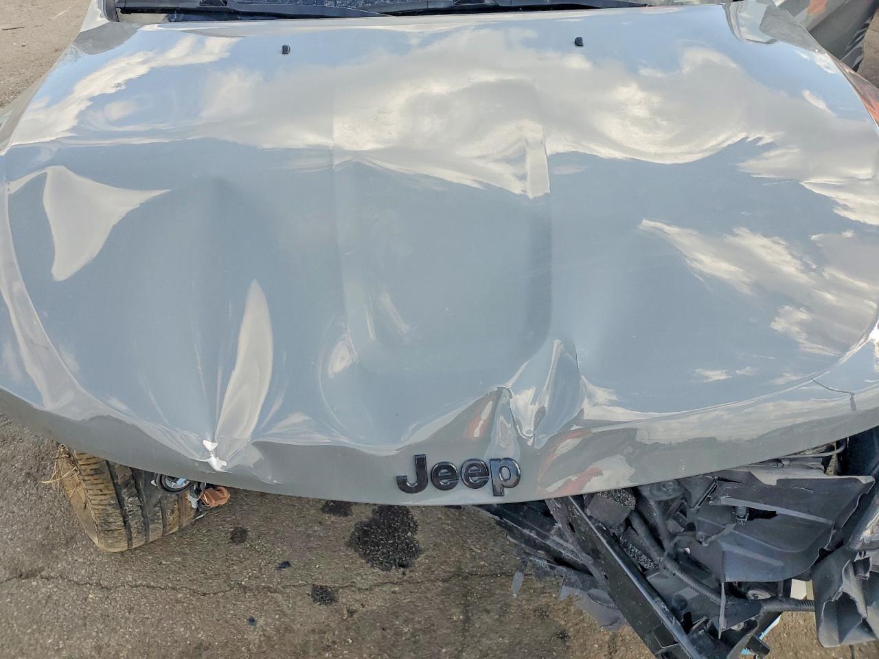 2021 Jeep Grand Cherokee Laredo - zdjęcie 12