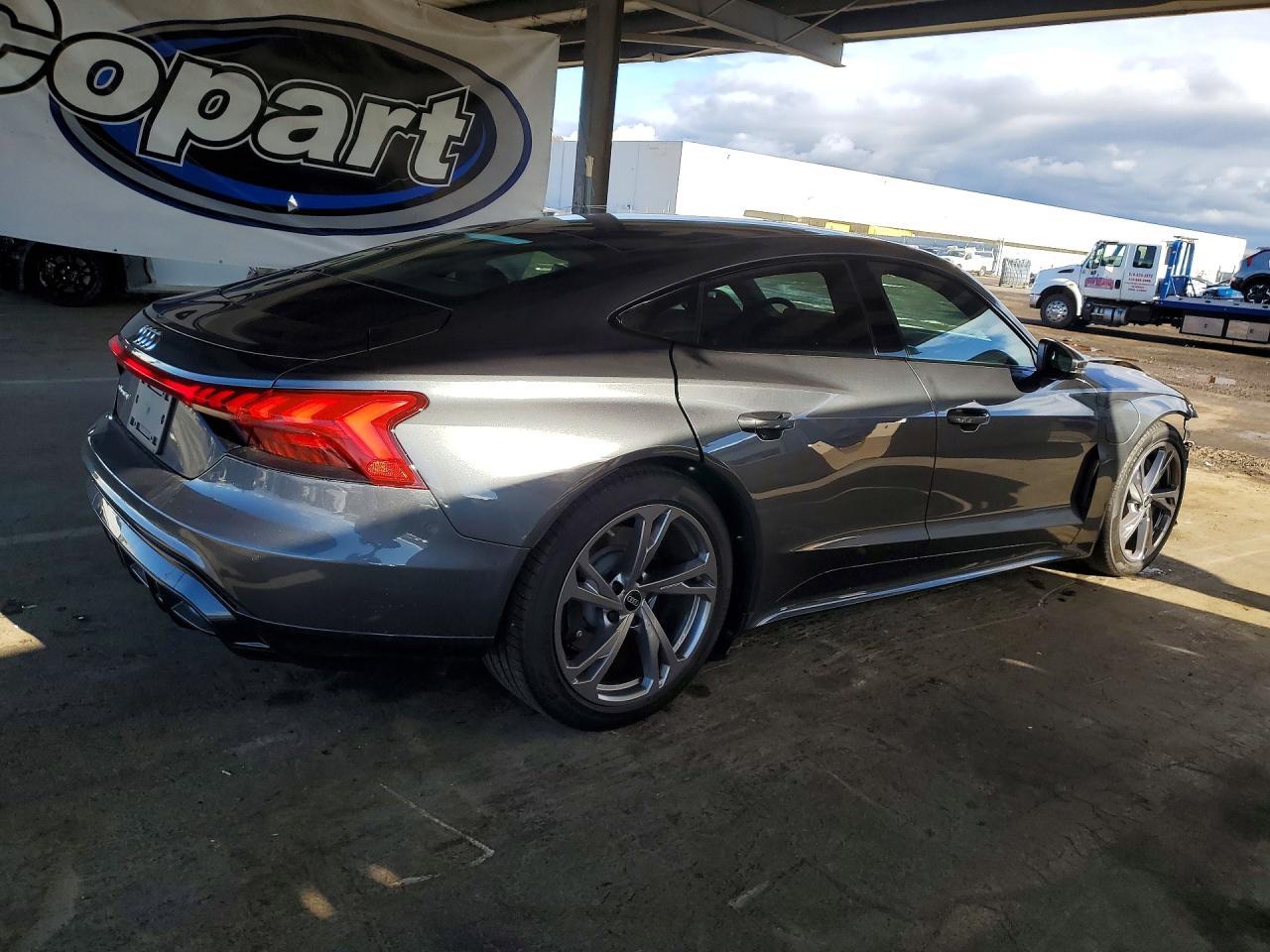 2024 Audi E-Tron Gt Premium Plus - zdjęcie 3