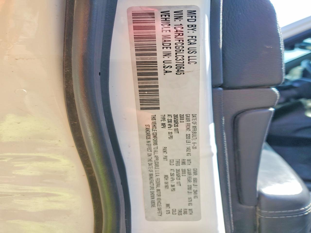 2020 Jeep Grand Cherokee Overland - zdjęcie 14