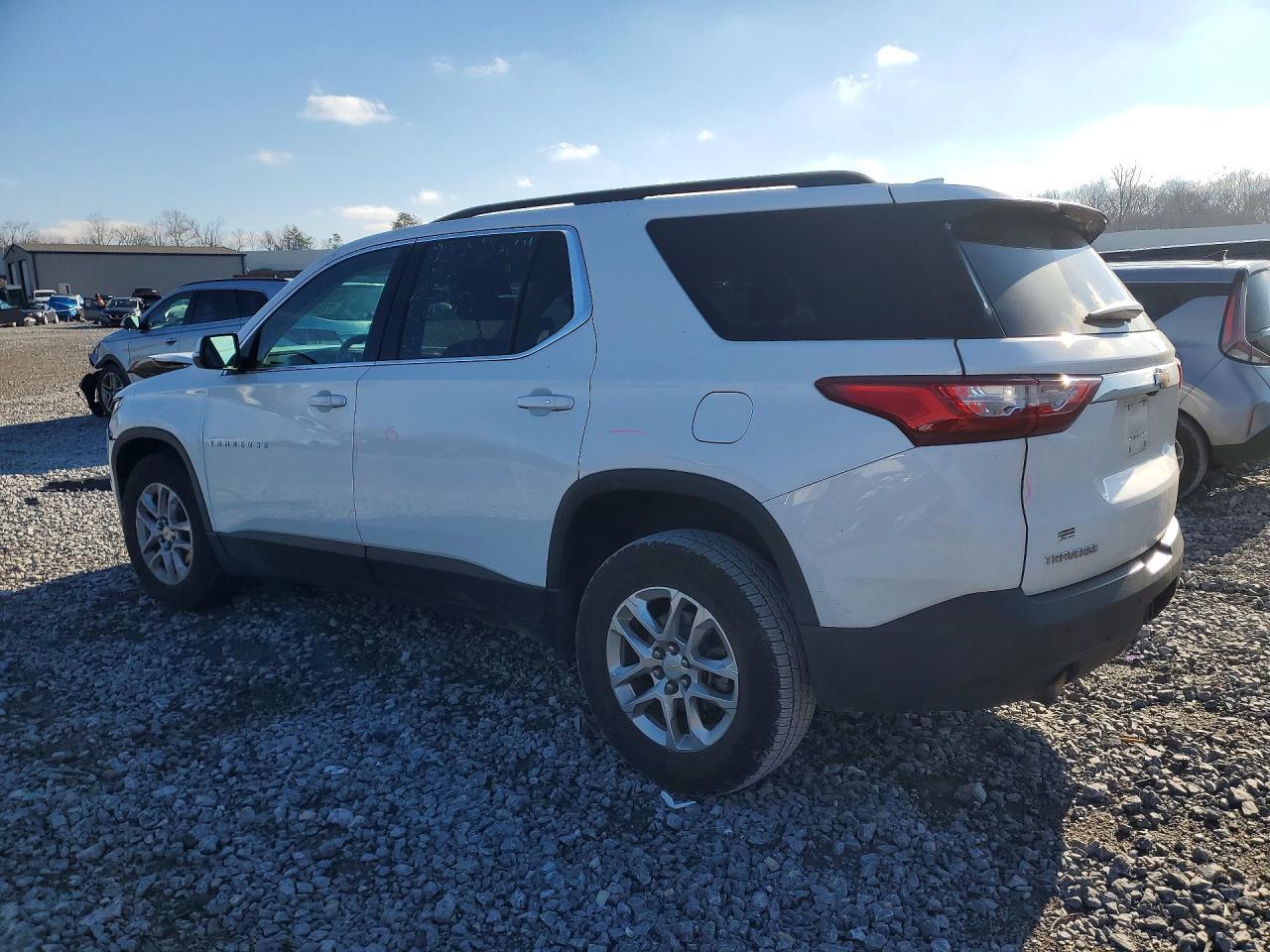 2021 Chevrolet Traverse Lt - zdjęcie 2