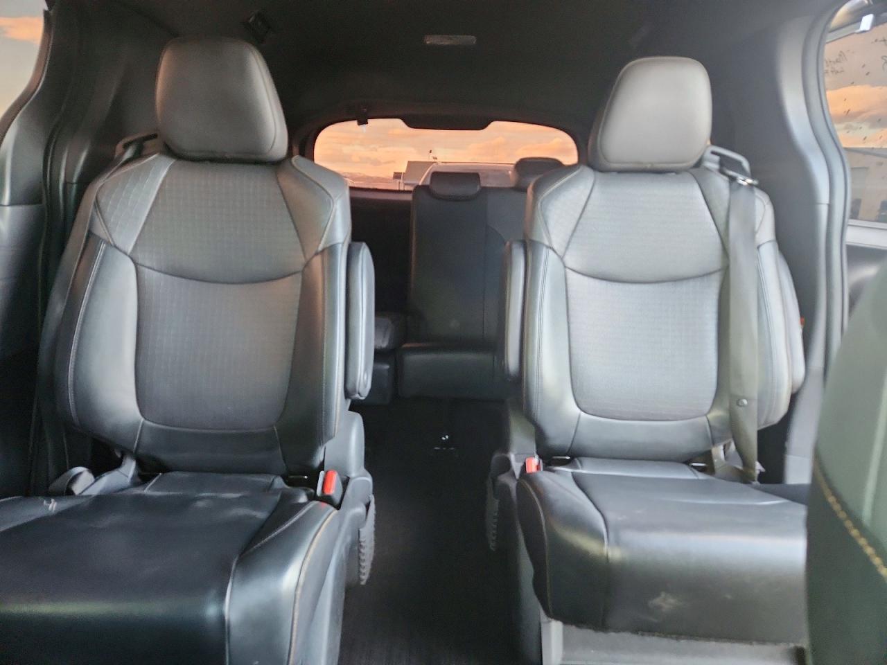 2022 Toyota Sienna Xle - zdjęcie 10