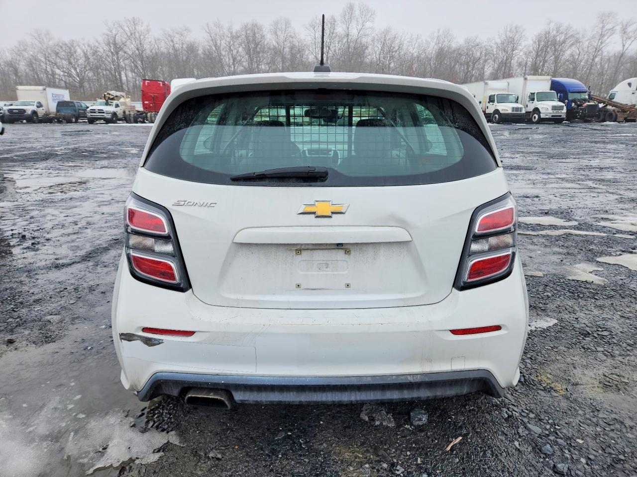 2018 Chevrolet Sonic - zdjęcie 6