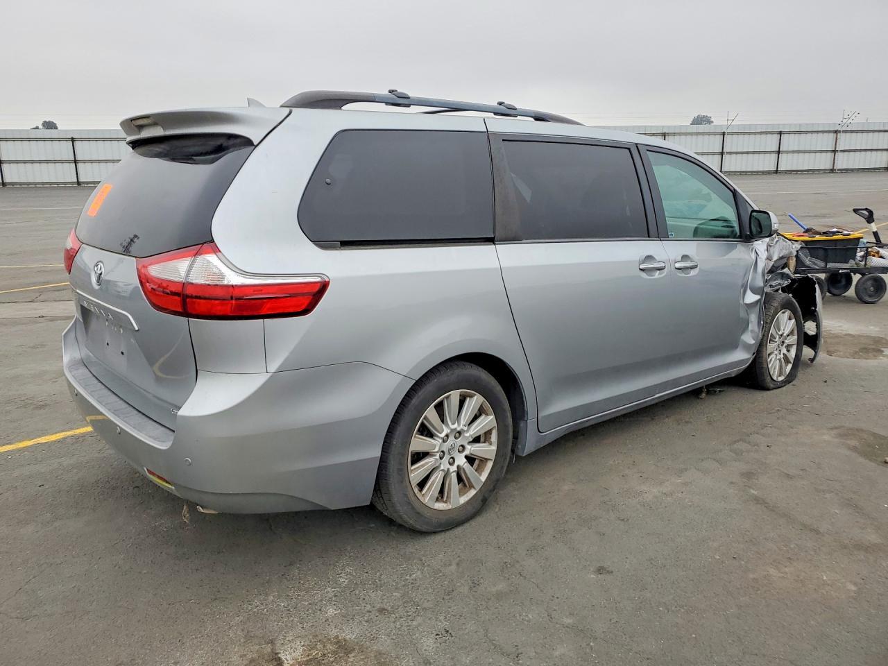 2017 Toyota Sienna Xle - zdjęcie 3