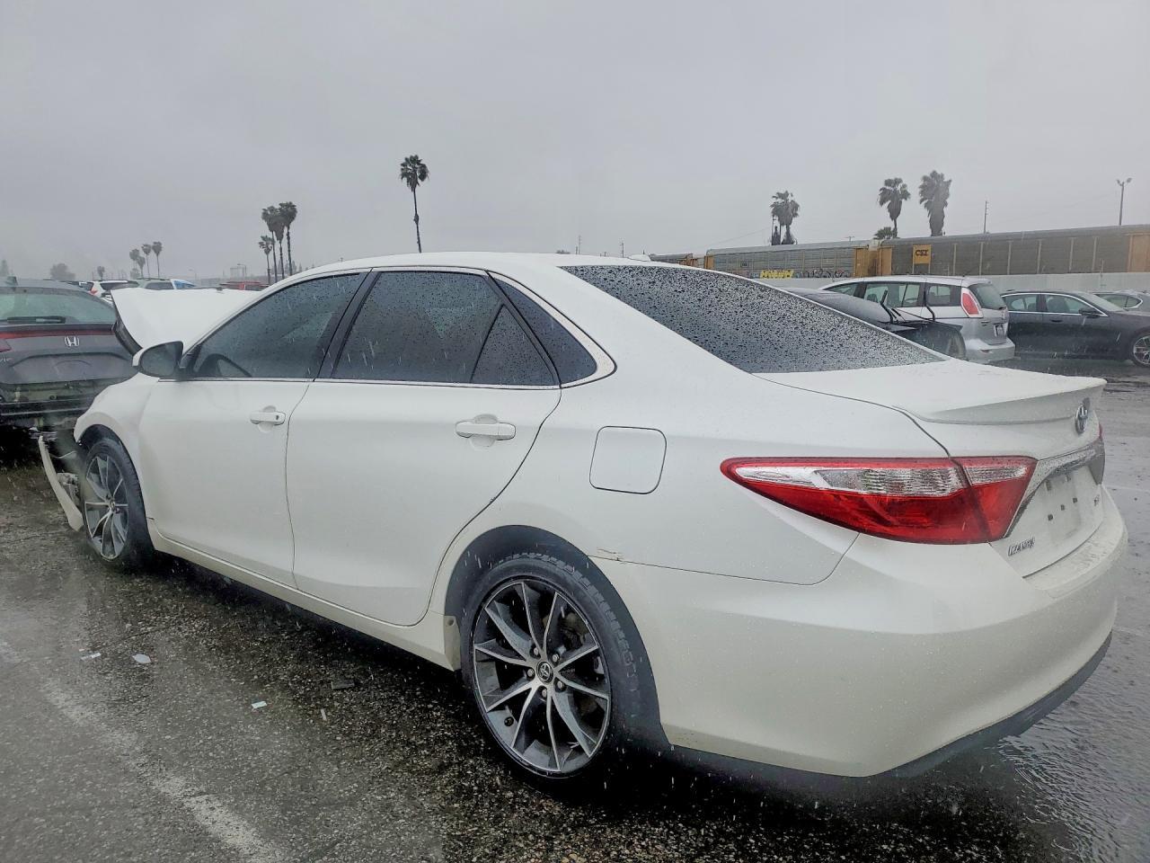 2016 Toyota Camry Xse - zdjęcie 2