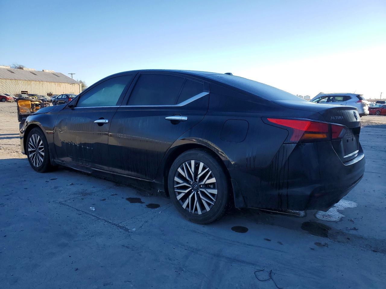 2024 Nissan Altima Sv - zdjęcie 2