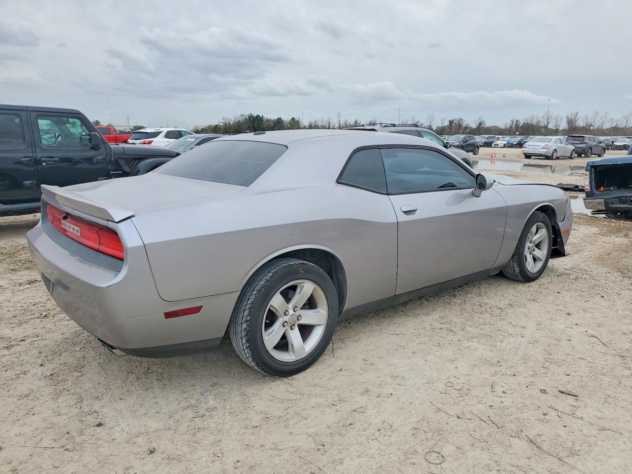 2014 Dodge Challenger Sxt - zdjęcie 3