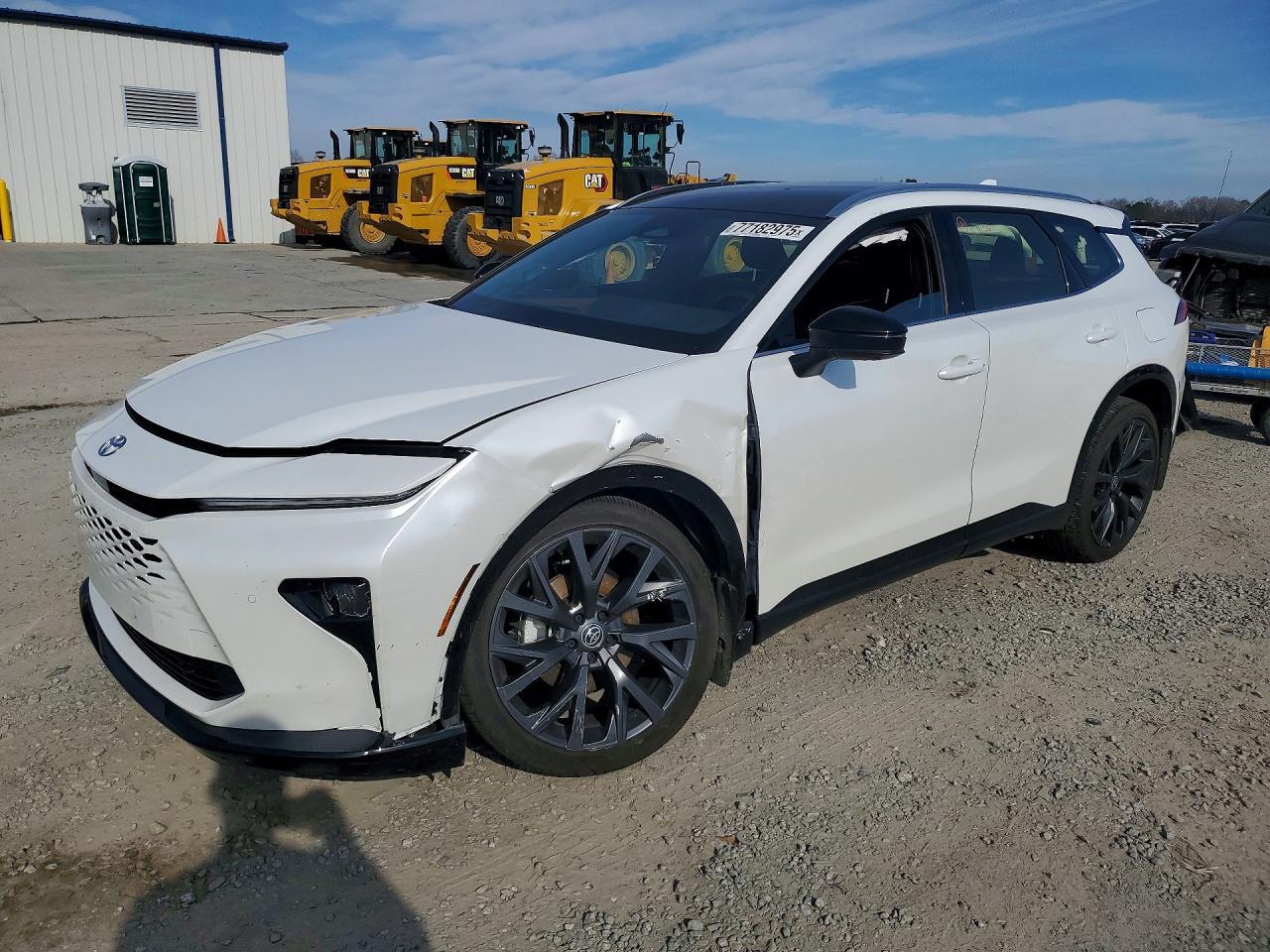 2025 Toyota Crown Signia Xle - zdjęcie główne