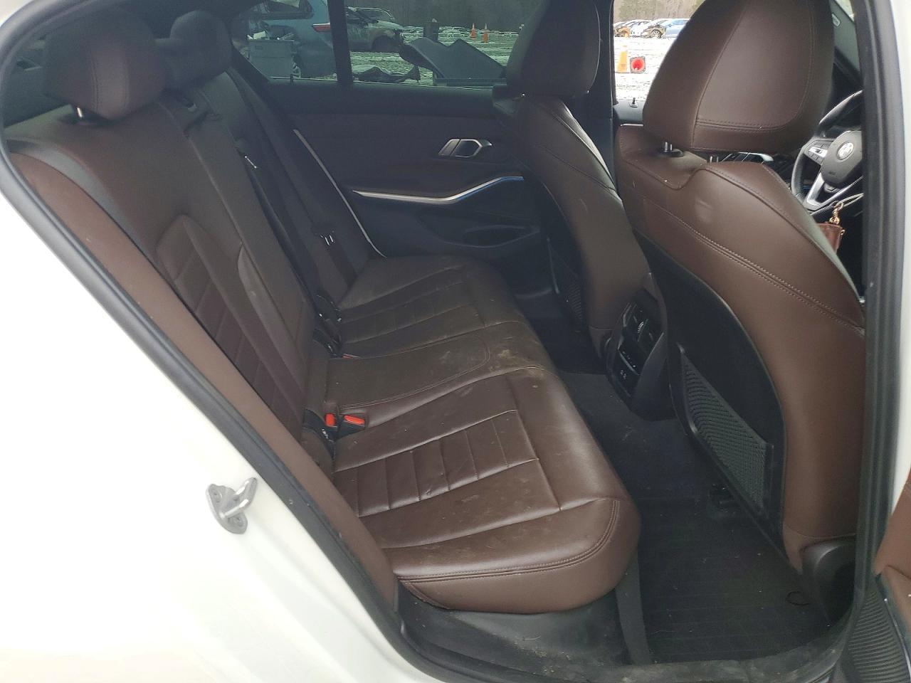 2021 BMW 330Xe - zdjęcie 10