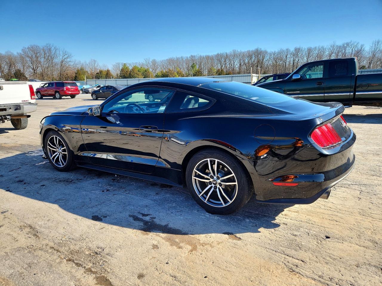 2017 Ford Mustang - zdjęcie 2