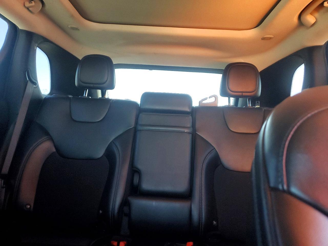 2019 Jeep Cherokee Latitude Plus - zdjęcie 10